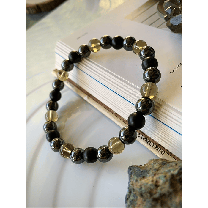 Pulsera masculina creada con Hematitas, Cuarzo Ahumado y Ónix negro mate 2