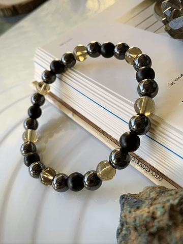 Pulsera masculina creada con Hematitas, Cuarzo Ahumado y Ónix negro mate