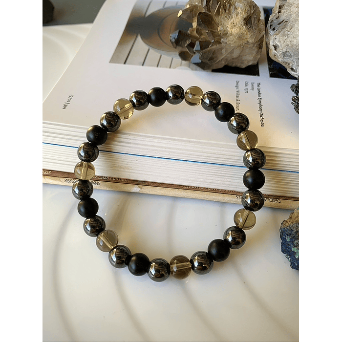 Pulsera masculina creada con Hematitas, Cuarzo Ahumado y Ónix negro mate 1