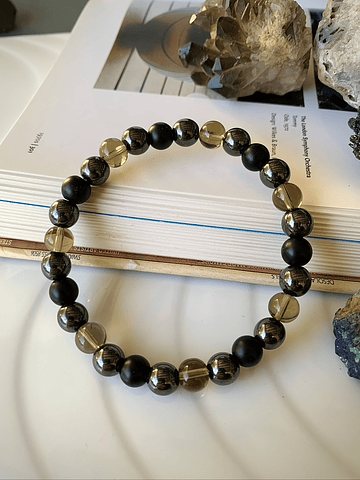Pulsera masculina creada con Hematitas, Cuarzo Ahumado y Ónix negro mate