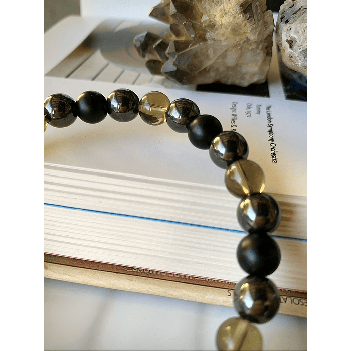 Pulsera masculina creada con Hematitas, Cuarzo Ahumado y Ónix negro mate 3