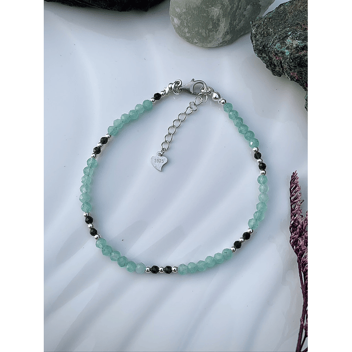 Pulsera femenina creada con Amazonita aqua y Obsidiana negra, con terminaciones en plata ley 925 1