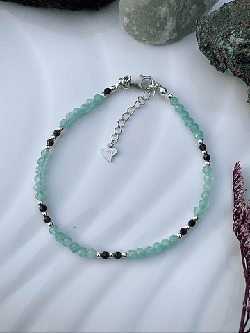 Pulsera femenina creada con Amazonita aqua y Obsidiana negra, con terminaciones en plata ley 925