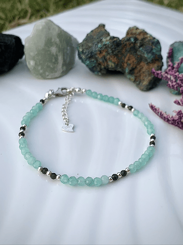 Pulsera femenina creada con Amazonita aqua y Obsidiana negra, con terminaciones en plata ley 925