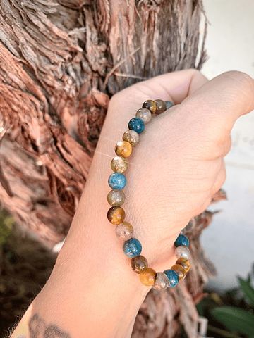 Pulsera unisex creada con Labradoritas, Ojo de Tigre y Apatitas azules