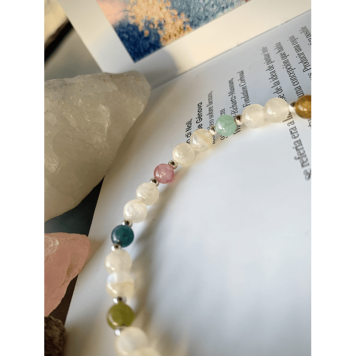 Pulsera femenina de Piedra Luna y Jades en tonos rosa, celeste, azul, amarillo y verde 3
