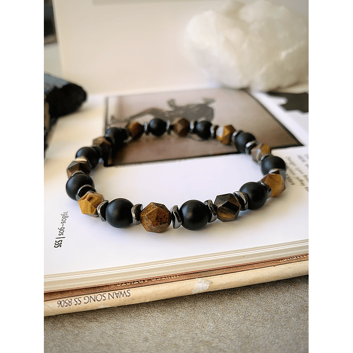 Pulsera unisex creada con Ojo de tigre facetado, Onix y separadores de Hematitas 2