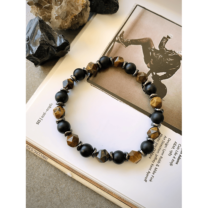 Pulsera unisex creada con Ojo de tigre facetado, Onix y separadores de Hematitas 1