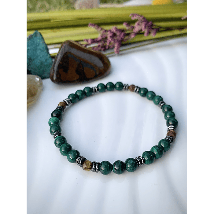 Pulsera unisex creada con Malaquitas, Ojo de tigre facetado y anillos de Hematitas 3