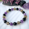 Pulsera femenina creada con Amatistas, Cuarzo ahumado y Ónix negro mate, acompañada por separadores de Hematitas. 2