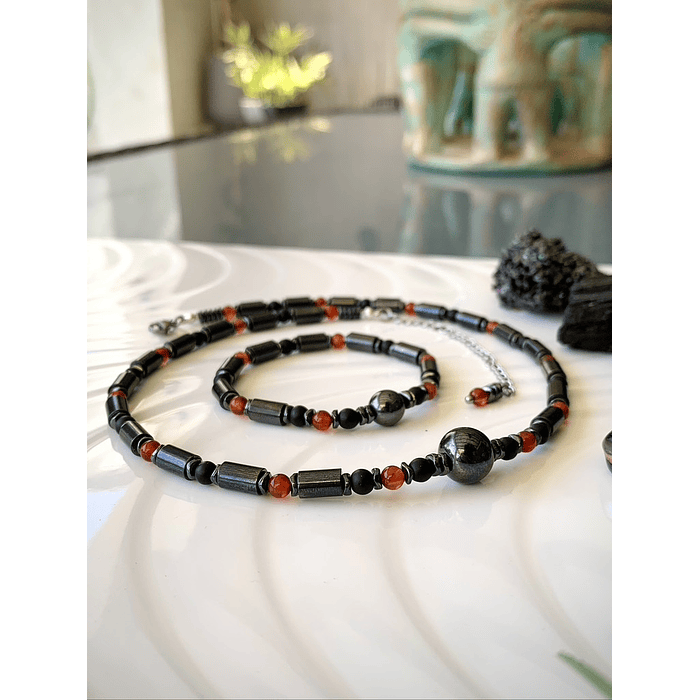 Conjunto femenino de choker y pulsera, con Hematitas, Ónix negro mate y Cornalinas 2