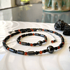 Conjunto femenino de choker y pulsera, con Hematitas, Ónix negro mate y Cornalinas 2