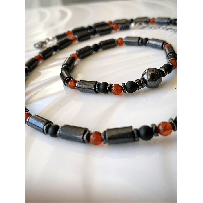 Conjunto femenino de choker y pulsera, con Hematitas, Ónix negro mate y Cornalinas 3