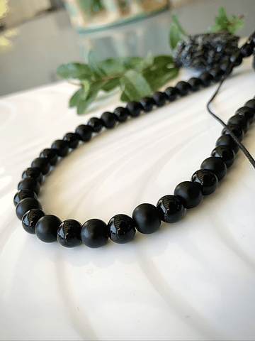 Collar choker femenino de hilo ajustable, creado con Ónix negro mate y Ónix brillante