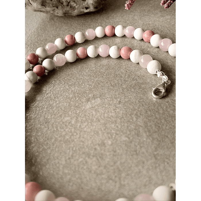 Choker con cristales de Kunzita, Rodocrositas, Howlitas y Plata ley 925. 4