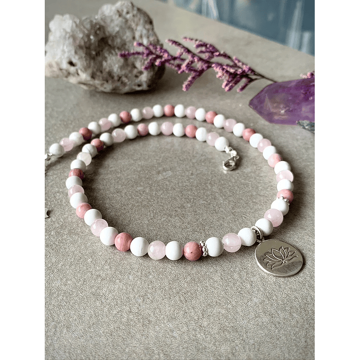 Choker con cristales de Kunzita, Rodocrositas, Howlitas y Plata ley 925. 2