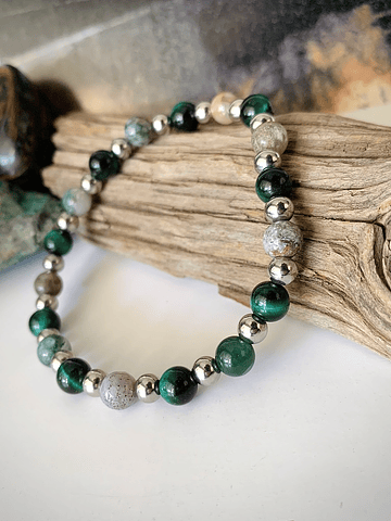 Pulsera unisex creada con Ojo de gato verde y Ágatas de la India, con separadores de acero.