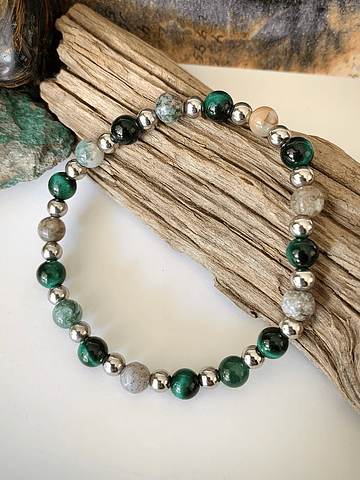 Pulsera unisex creada con Ojo de gato verde y Ágatas de la India, con separadores de acero.