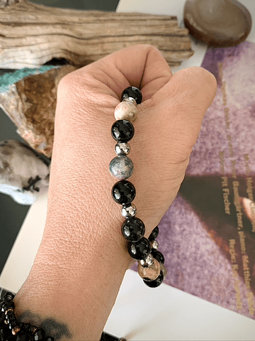 Pulsera unisex de Turmalinas sandía y negras, con separadores de acero.
