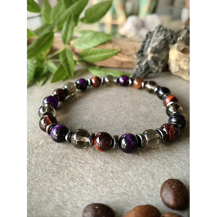 Pulsera masculina creada con Ojo de buey, Cuarzo ahumado, Ojo de gato morado y separadores de Hematitas. 2