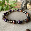Pulsera masculina creada con Ojo de buey, Cuarzo ahumado, Ojo de gato morado y separadores de Hematitas. 2