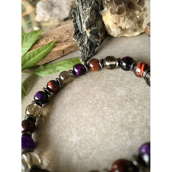 Pulsera masculina creada con Ojo de buey, Cuarzo ahumado, Ojo de gato morado y separadores de Hematitas. 3