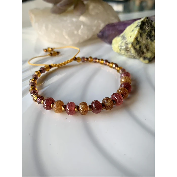 Pulsera femenina ajustable creada con cristales chatos de jade en tonos rosas y amarillos 2