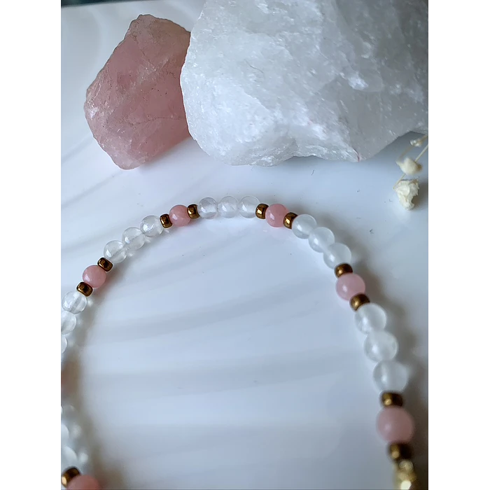 Pulsera femenina creada con Selenitas y Ágatas en tono rosa pastel 4