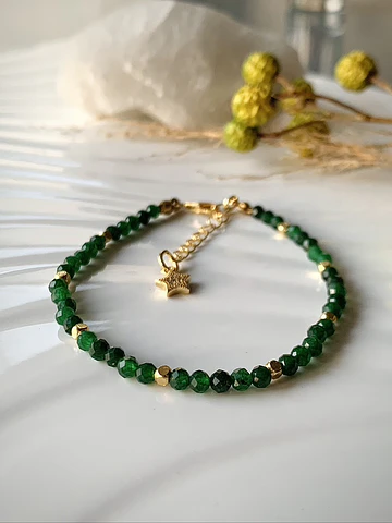 Pulsera femenina creada con Aventurinas verdes facetadas