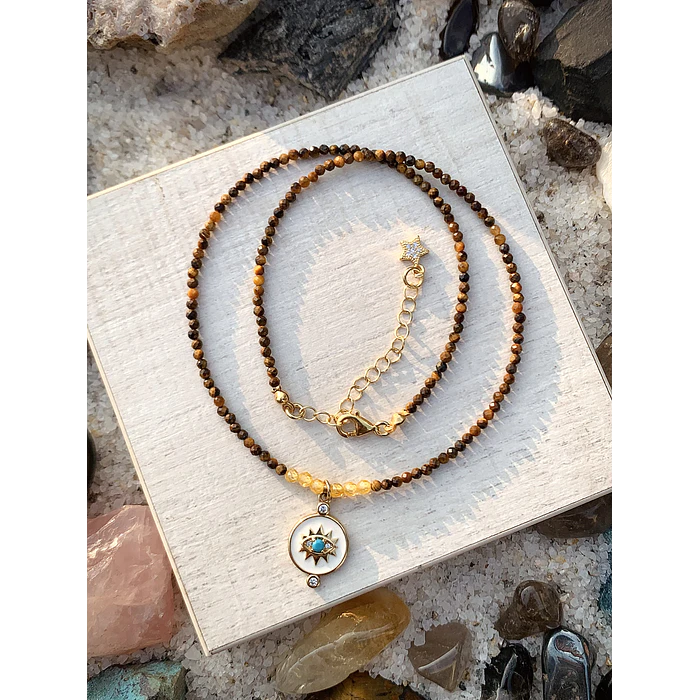 Choker femenino creado con cristales mini facetados de Ojo de tigre 1