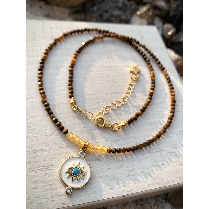 Choker femenino creado con cristales mini facetados de Ojo de tigre 2