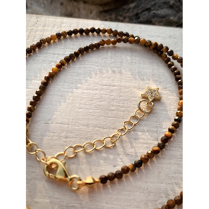 Choker femenino creado con cristales mini facetados de Ojo de tigre 4