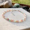 Pulsera con cristales mini facetados de Amazonita aqua, piedra de sol y Ágatas en suaves tonos lilas 2