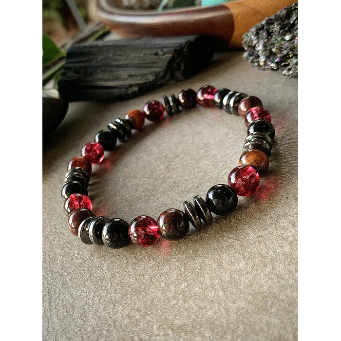 Pulsera masculina creada con Turmalina negra y Turmalina roja, Ojo de Buey y anillos de Hematita 1