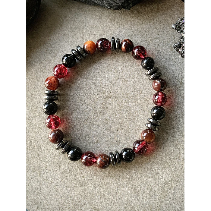 Pulsera masculina creada con Turmalina negra y Turmalina roja, Ojo de Buey y anillos de Hematita 2