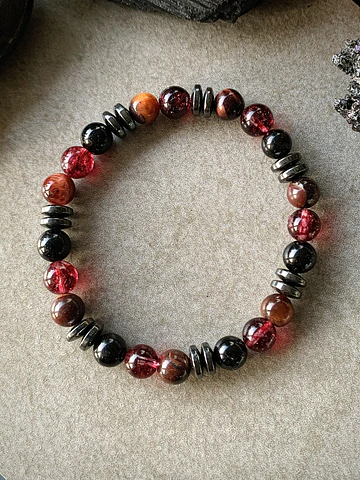 Pulsera masculina creada con Turmalina negra y Turmalina roja, Ojo de Buey y anillos de Hematita