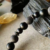 Pulsera masculina creada con Hematitas y Ónix Negro en acabado mate y frost 3