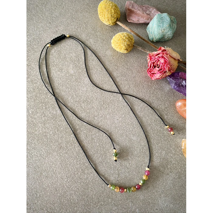 Collar de hilo minimalista con cristales de Jade facetados y enchape de oro 24 K 3