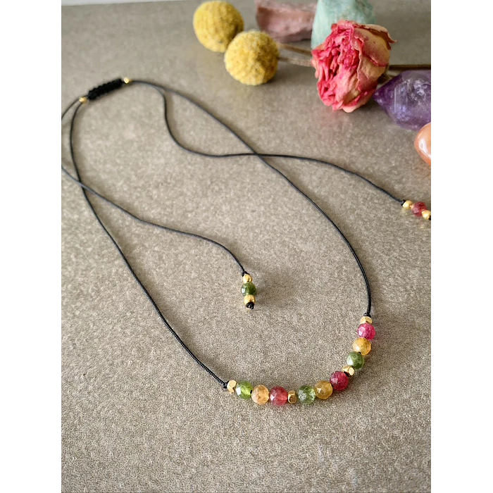 Collar de hilo minimalista con cristales de Jade facetados y enchape de oro 24 K 2