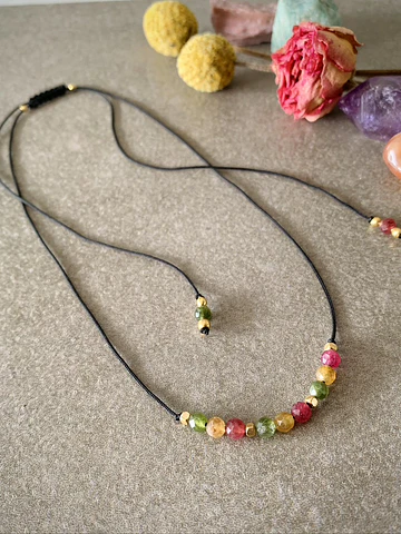Collar de hilo minimalista con cristales de Jade facetados y enchape de oro 24 K