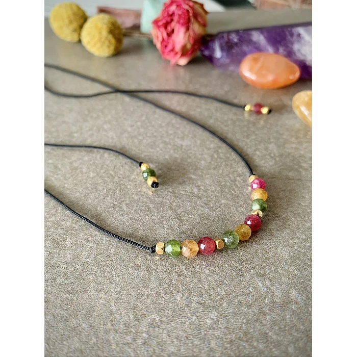 Collar de hilo minimalista con cristales de Jade facetados y enchape de oro 24 K 4