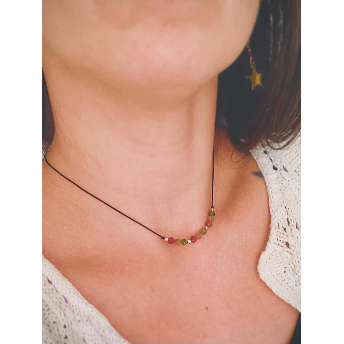 Collar de hilo minimalista con cristales de Jade facetados y enchape de oro 24 K 1