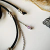 Collar juvenil creado con gamuza y acero, acompañado de cristales de Amatista 5