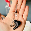 Aros largos de acero creados para quienes disfrutan los accesorios originales y funcionales 2