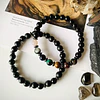 Set de pulseras masculinas creado para quienes buscan equilibrio, carácter y una presencia serena. 3