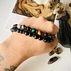 Set de pulseras masculinas creado para quienes buscan equilibrio, carácter y una presencia serena. 1