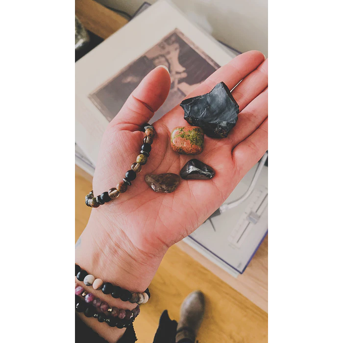 Pulsera unisex creada con Unakita, Ónix negro mate, Cuarzo Ahumado y Hematita. 4