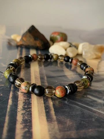 Pulsera unisex creada con Unakita, Ónix negro mate, Cuarzo Ahumado y Hematita.