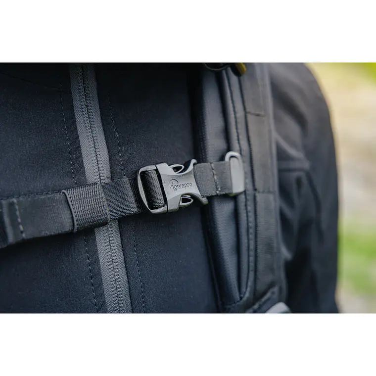 Mochila para cámara y portátil Lowepro ProTactic BP 450 AW II Negra 15