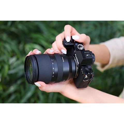 Lente Tamron 17-70 mm f/2.8 Di III-A VC RXD para Fujifilm X